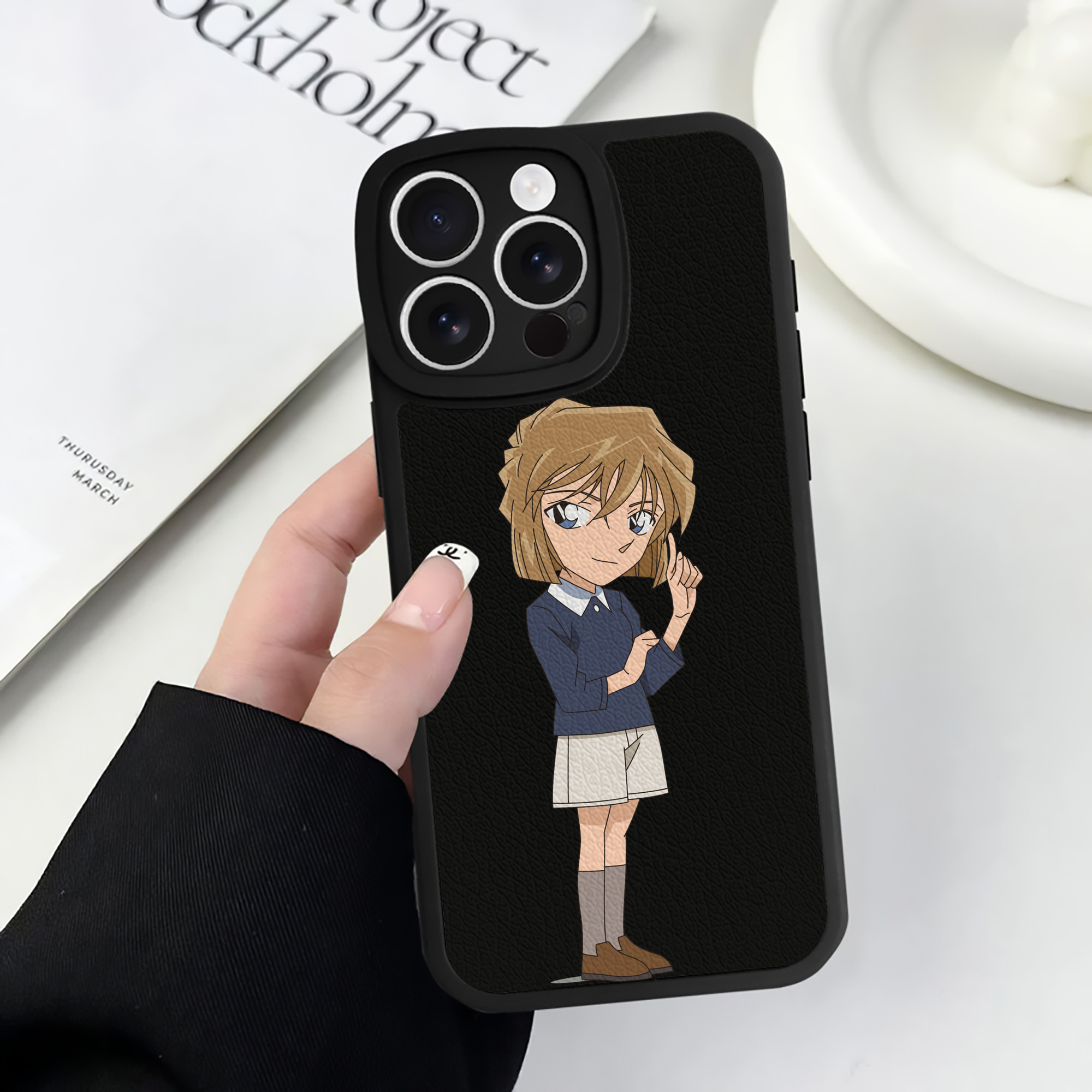（画像用） 名探偵コナン 灰原 哀 はいばら あい Detective Conan Anita Hailey、Vi Graythorn Haibara Ai 【iPhone 16シリーズ対応】シリコンスマホケース（レザー調） 材質：シリコン